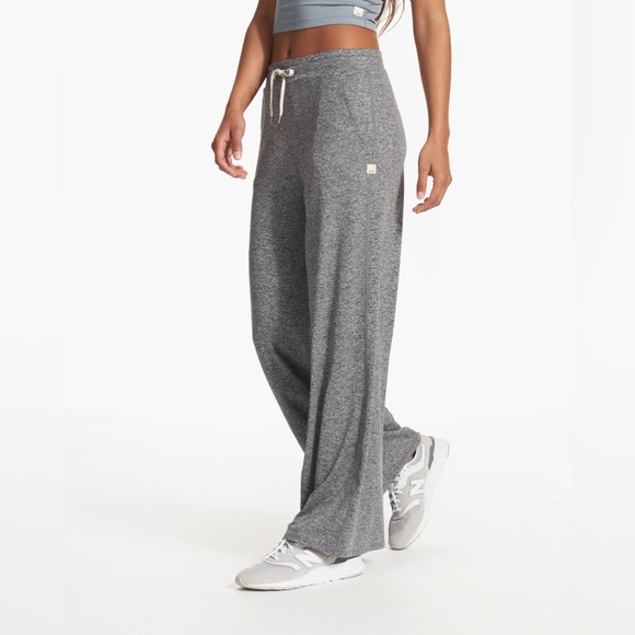 NWT Vuori Halo Essential Wide leg pants Size Medium M Heather Grey - Picture 2 of 8